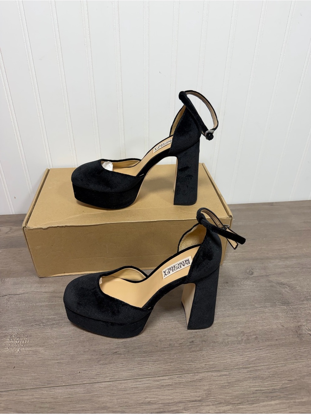 Brand new Badgley Mischka Jayda Velvet Platform Heels size 5.5